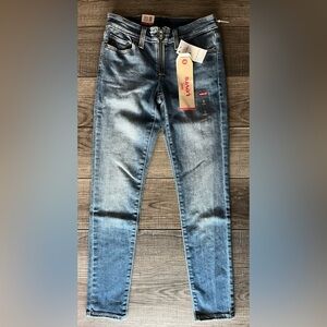 Levi's Women's 711  skinny slim  Jeans